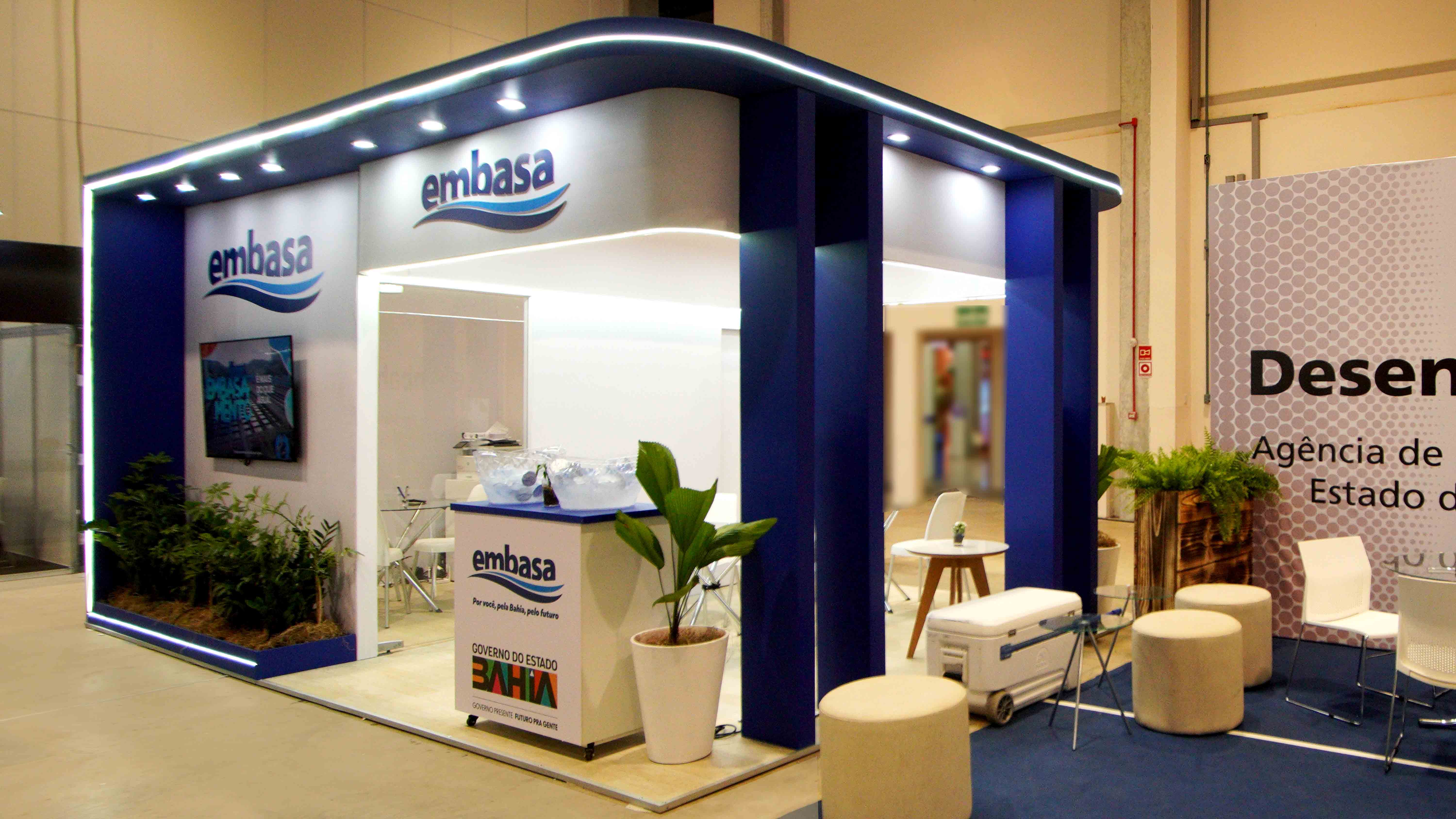 Stand Embasa com iluminação LED - MontLuck